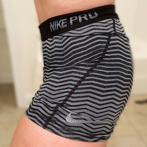 Nike black and grey chevron Nike pros